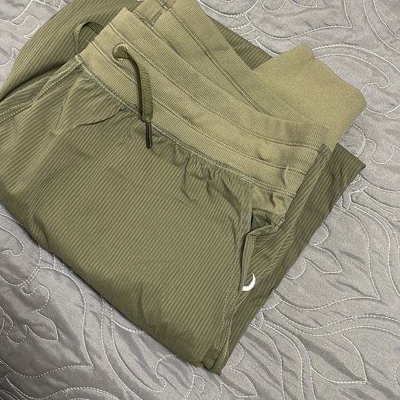 ZYIA active olive joggers with pockets and drawstring. NWOT. Never worn/washed - Picture 5 of 5